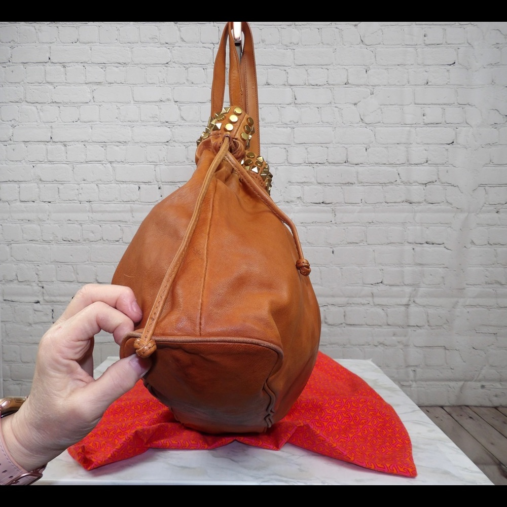 Tory Burch Linden Leather studded drawstring tote - Picture 4 of 12